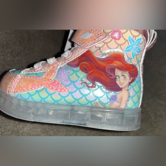 NWT Disney Princess The Little Mermaid Youth size 6 Light-Up High Top Sneakers - Picture 4 of 8